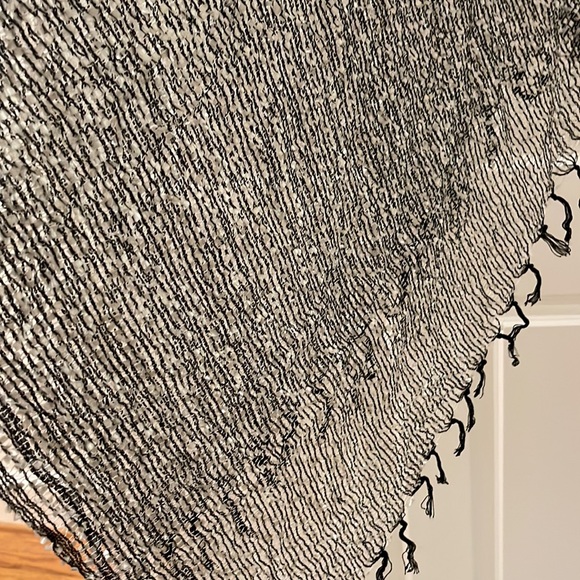 Shimmering poncho with fringe-one size - Picture 3 of 7